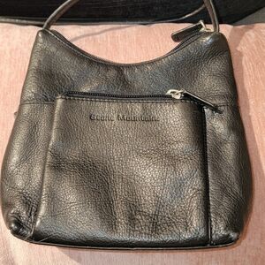 Stone Mountain Accessories Black Leather Shoulder Bag